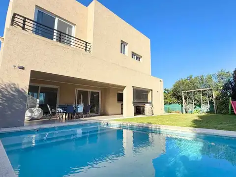 CASA EN VENTA ALVEAR DE BENAVIDEZ 4 DORM PILETA