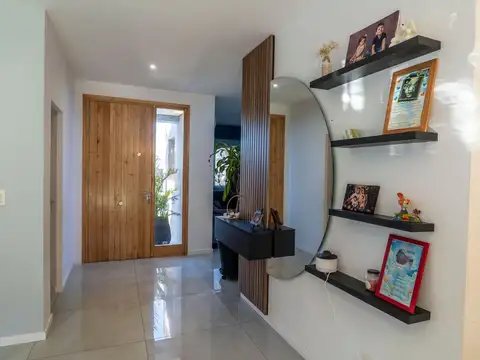 CASA EN VENTA ALVEAR DE BENAVIDEZ 4 DORM PILETA
