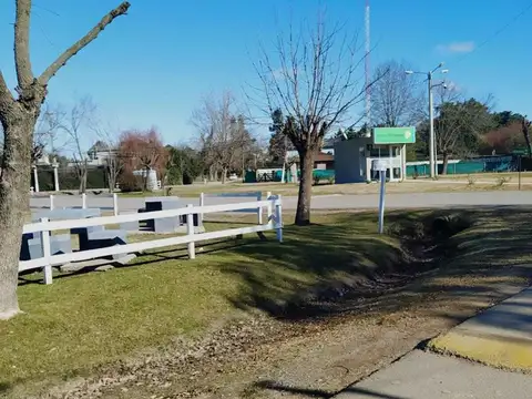 VENTA CASA 3 AMBIENTES, TIPO IGLU, CON LOTE DE 1730M, BARRIO SAKURA 100