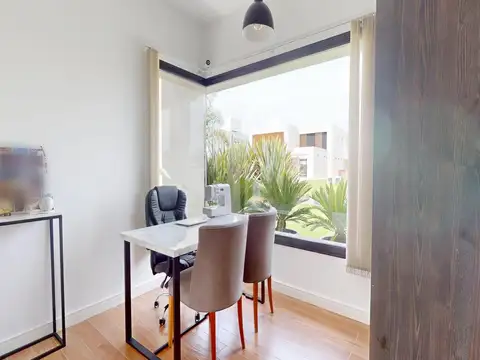 Casa en Venta con 6 cocheras