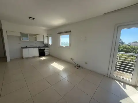 Monoambiente amplio con balcón - Excelente vista