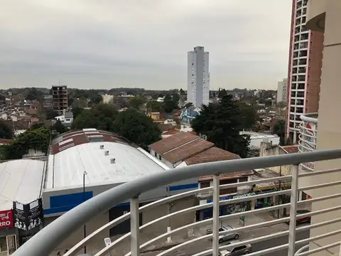 Monoambiente amplio con balcón - Excelente vista