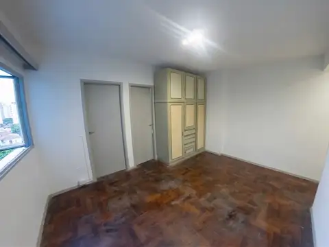 Monoambiente luminoso con cocina separada en San Cristóbal