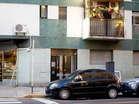 Monoambiente luminoso con cocina separada en San Cristóbal