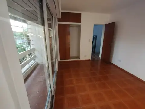 V. BALLESTER ALQUILA CASA 3 AMB EN DOS PLANTAS CON BALCON Y TERRAZA