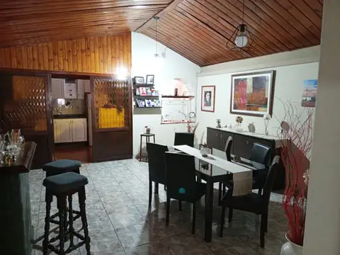 Casa 7 ambientes con 1 baño