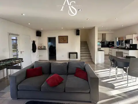 Casa 5 ambientes con 2 baños