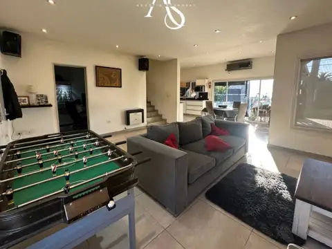 Casa en Venta con 2 cocheras
