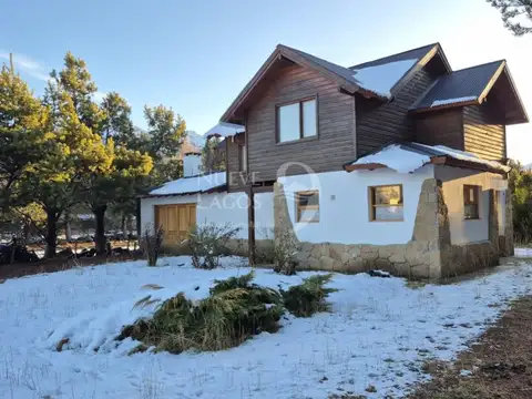 Venta casa de cuatro ambientes con vista al lago en Meliquina