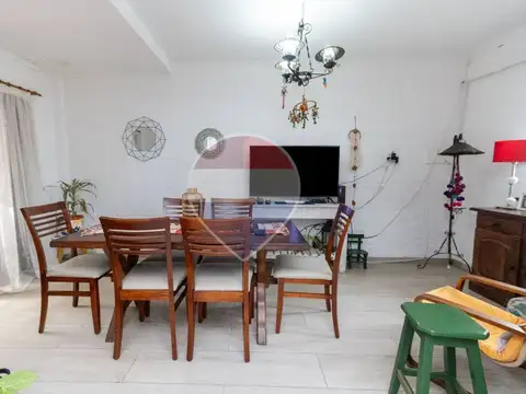 Casa de3 dormitorios y patio en venta Candioti Sur