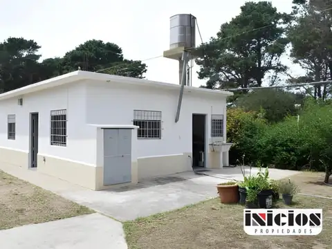 Casa con quincho y parque único - C556