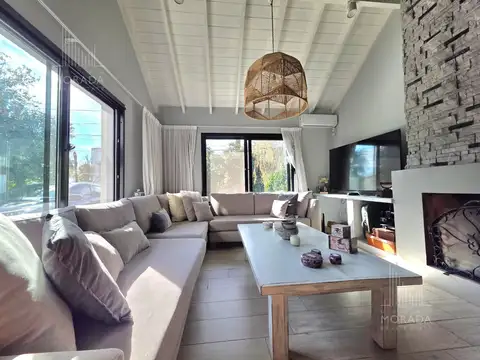 Casa 6 ambientes con 4 baños