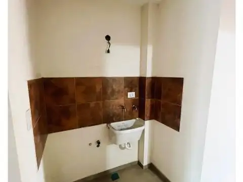 Departamento en Alquiler en Refinerias, $ 580.000
