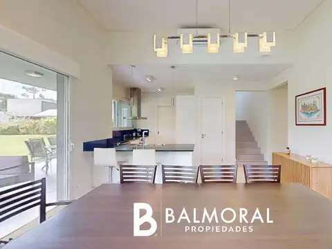 Casa 4 ambientes con 3 baños