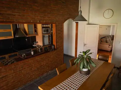 Casa 4 ambientes con 3 baños