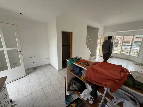 Casa en Alquiler con 2 cocheras