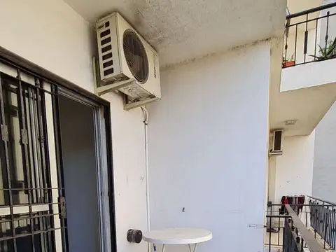 Vendo Depto Monoanbiente Centro Caseros. Excelente Estado