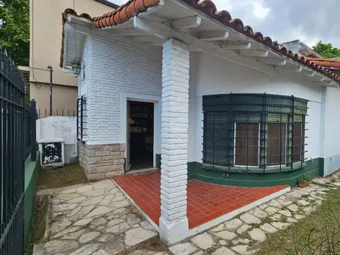 CASA EN AMANCIO ALCORTA AL 100 - 313 M2 DE EXISTENCIA COCHERA TERRAZA PATIO JARDIN COMEDOR DIARIO