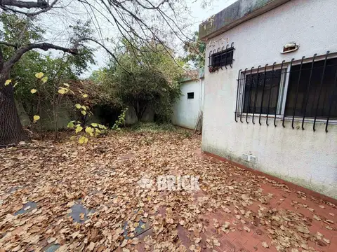 CASA EN AMANCIO ALCORTA AL 100 - 313 M2 DE EXISTENCIA COCHERA TERRAZA PATIO JARDIN COMEDOR DIARIO