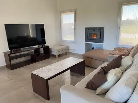 Casa en Alquiler de 3 dormitorios