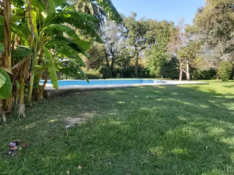 Casa 6 ambientes con 2 baños