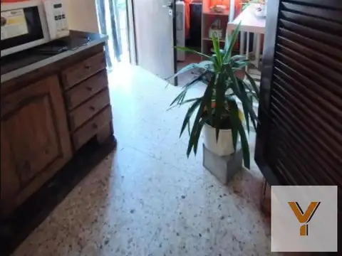 Casa 7 ambientes con 2 baños