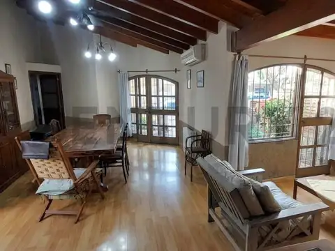 25 de Mayo 100, Piso 0