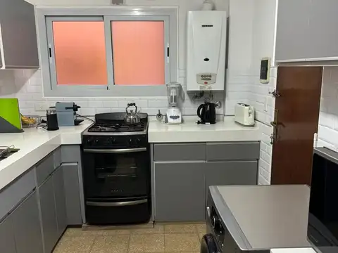 Departamento 8 ambientes con 2 baños