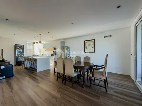 Casa en Alquiler con 1 cochera