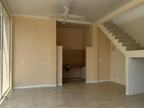 LOCAL COMERCIAL EN CALLE 12 DE ABRIL COLON ENTRE RIOS