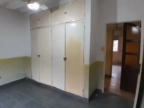 Casa 6 ambientes con 2 baños