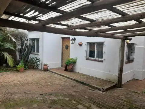 CASA EN VENTA DE VICENZO, CALLE LOS LAGARTOS USD 120.000