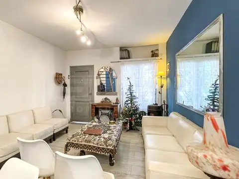 Tapiales  al 1400, entre Av. San Martin y Vergara