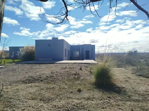 VENTA CASA 2 DORMITORIOS, CHOCON MEDIO