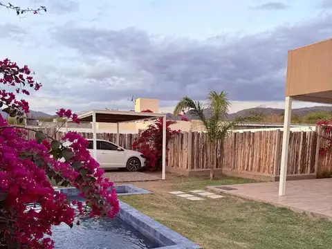 Casa 3 ambientes con 2 baños