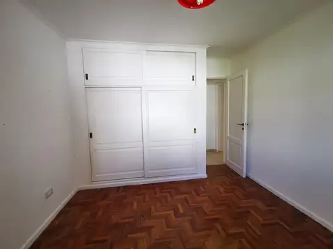 CASA EN ALQUILER 3 DOR + DPTO - COCHERA P/2 AUTOS