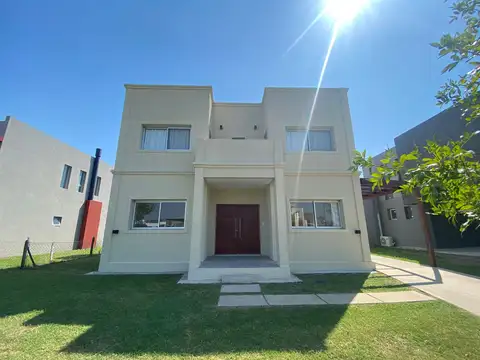Casa Triplex  en Alquiler en Puertos, Escobar, G.B.A. Zona Norte