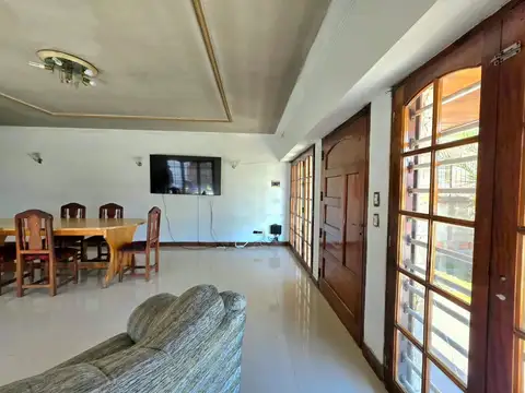 Casa en Venta con 10 cocheras