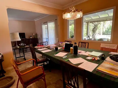 Casa en Alquiler con 4 cocheras