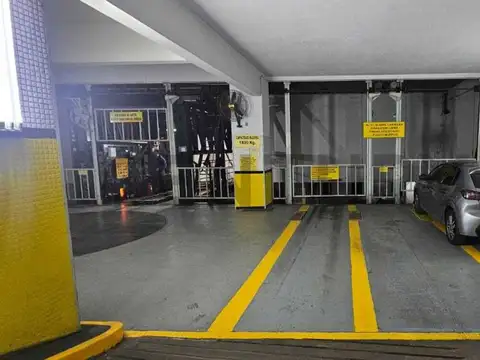 VENTA DE COCHERA EN PLENO MICROCENTRO PORTEÑO - RIVADAVIA AL 500