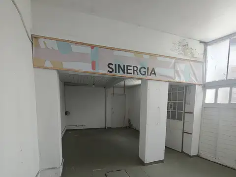 Alquiler comercial en excelente ubicación