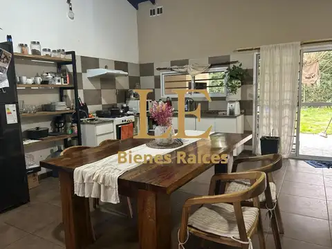Casa en Venta con 3 cocheras