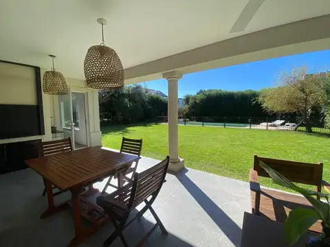 Avenida de los Lagos 4800