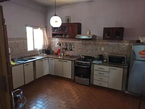 Casa 5 ambientes con 1 baño