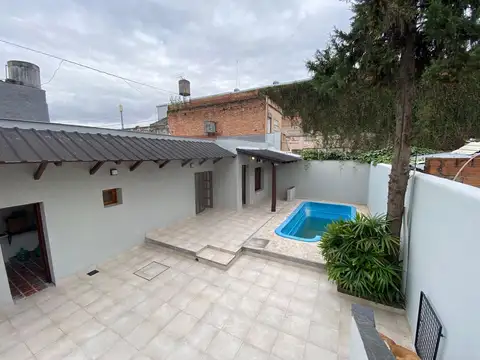 VENTA CASA 3 DORMITORIOS CON PILETA  BARRIO SUR