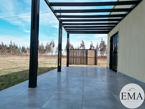 Casa en venta de 3 dormitorios c/ cochera en Ibarlucea