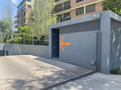 VENTA. Cochera En arealis. Muy cómoda. Camionetas