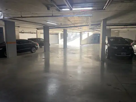 VENTA. Cochera En arealis. Muy cómoda. Camionetas