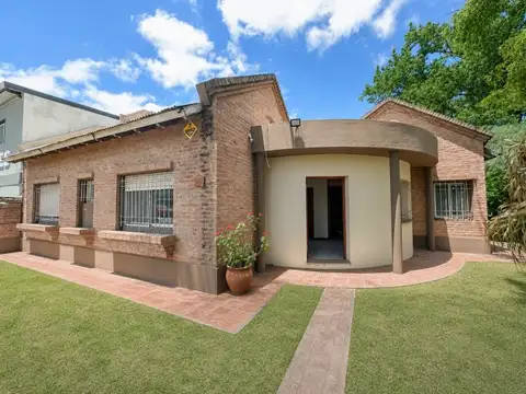 Casa 3 dormitorios, excelente ubicación en Funes.