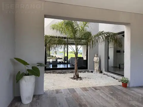JBI. Venta Casa 4 ambientes al agua  en Náutico Canal, Dique Luján, Villanueva, Tigre,
